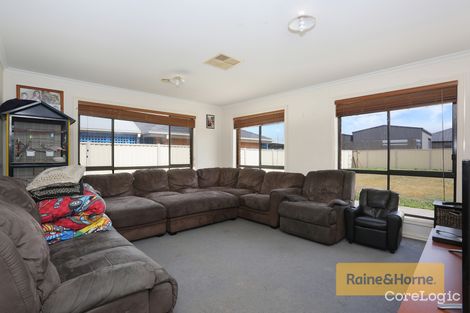 Property photo of 31 Featherhead Way Harkness VIC 3337