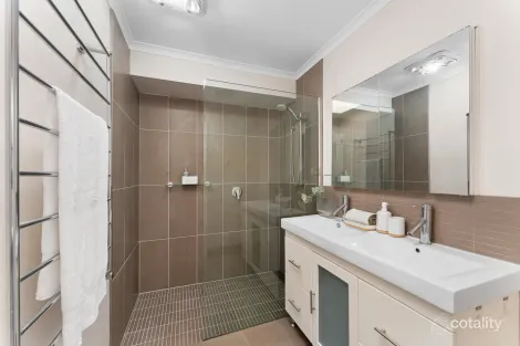 Property photo of 71 Chalcot Drive Endeavour Hills VIC 3802