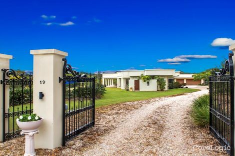 19 Kintyre St, Brookfield, QLD 4069