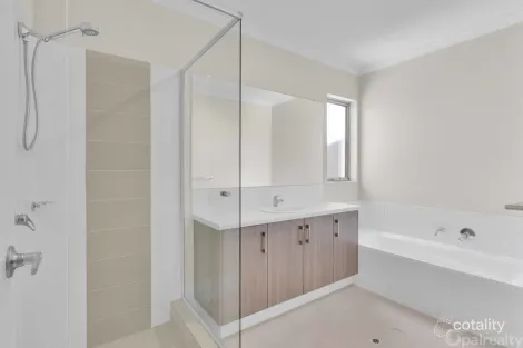 Property photo of 41 Sarasota Loop Madora Bay WA 6210