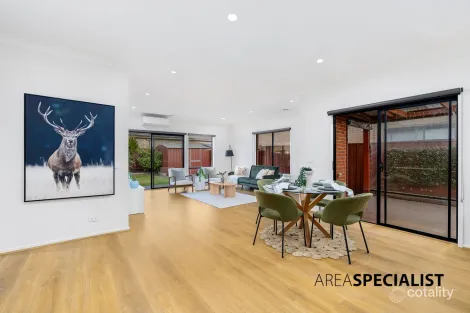 Property photo of 26 Nature Circuit Cranbourne North VIC 3977