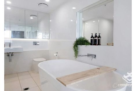 Property photo of 388 Marine Parade Labrador QLD 4215