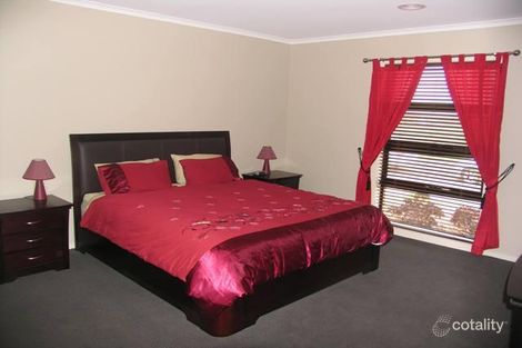 Property photo of 19 Yellowbox Way Brookfield VIC 3338