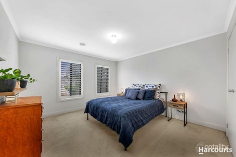 Property photo of 8 Claretown Avenue Caroline Springs VIC 3023