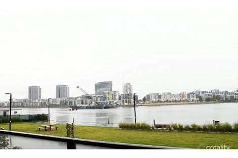 Property photo of 105/14 Half Street Wentworth Point NSW 2127