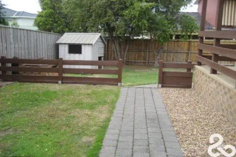 Property photo of 10 Redleap Avenue Mill Park VIC 3082