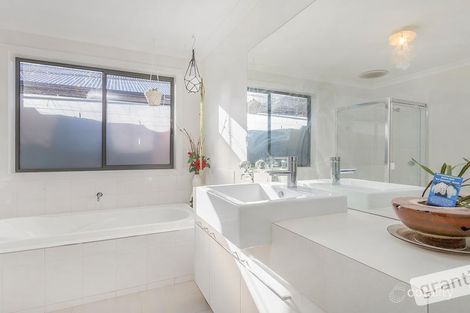 Property photo of 20 Farmdale Road Pakenham VIC 3810