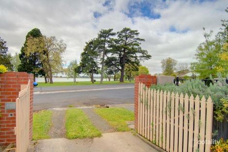 Property photo of 211 Wendouree Parade Lake Wendouree VIC 3350