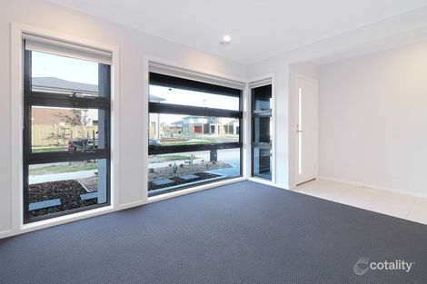 Property photo of 14 Warmbrunn Crescent Berwick VIC 3806
