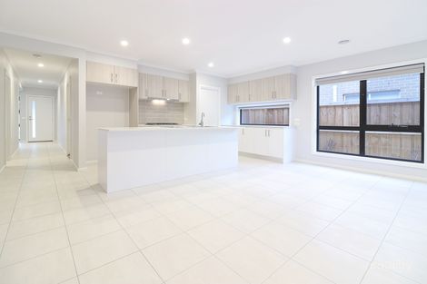 Property photo of 14 Warmbrunn Crescent Berwick VIC 3806