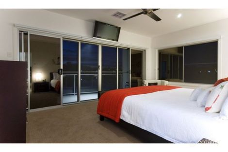 Property photo of 33 South Quay Drive Biggera Waters QLD 4216