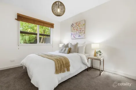 Property photo of 10 King Parade Knoxfield VIC 3180