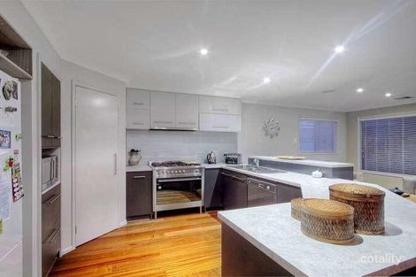 Property photo of 28 Beaconhill Drive Beaconsfield VIC 3807