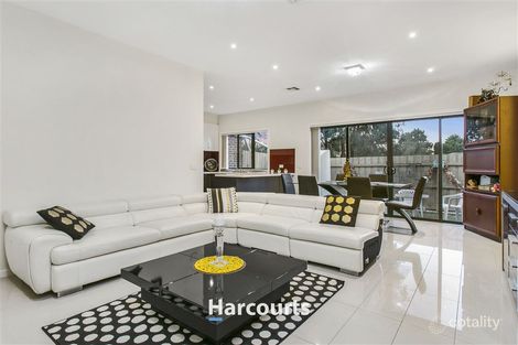 Property photo of 2/11 Wills Court Cranbourne North VIC 3977