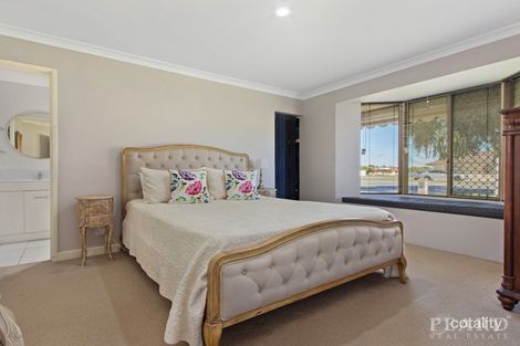 Property photo of 30 Woodbridge Drive Cooloongup WA 6168