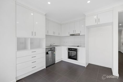 Property photo of 23 Carroll Walk Pakenham VIC 3810