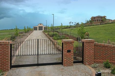 Property photo of 40 Sunset Drive Chirnside Park VIC 3116