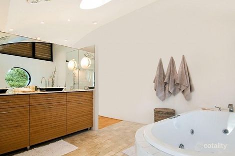 Property photo of 32 North Avoca Parade North Avoca NSW 2260