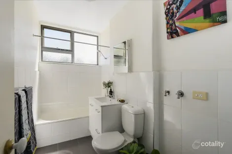 Property photo of 4/7 Ellesmere Road Windsor VIC 3181