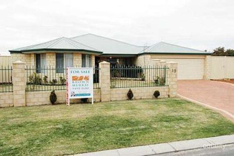 13 Freeduff Dr, Wattle Grove, WA 6107