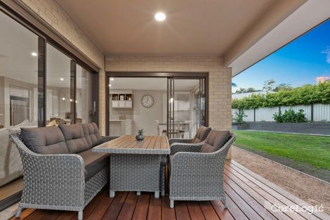Property photo of 2 Spring Place Drouin VIC 3818
