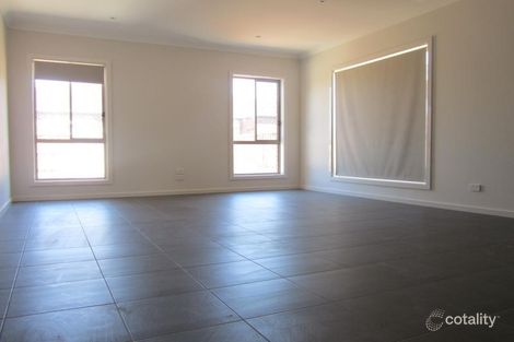 Property photo of 2 Watercress Place Brookfield VIC 3338