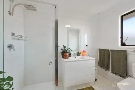 Property photo of 8 Macaulay Way Pacific Heights QLD 4703