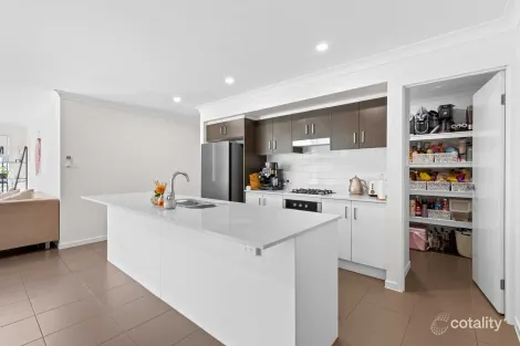 Property photo of 20 Kingfisher Drive Oakhurst QLD 4650
