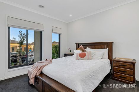 Property photo of 18 Dargle Way Clyde North VIC 3978