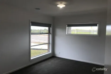Property photo of 38 Hiskey Crescent Werribee VIC 3030