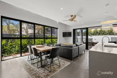 1/16 Ikkina Rd, Burleigh Heads, QLD 4220