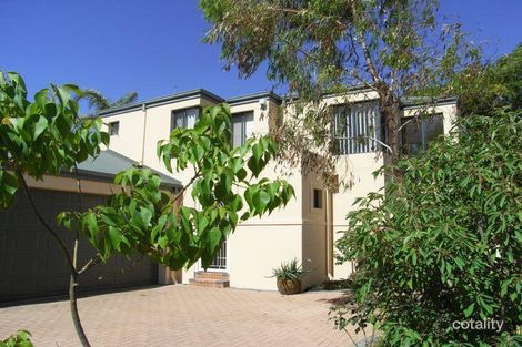 4b Cornelian St, Scarborough, WA 6019