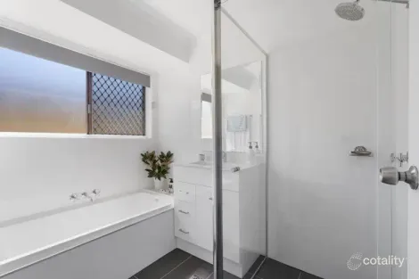 Property photo of 1/49 Botanical Drive Labrador QLD 4215