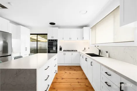 8 BRIGETTE CT, LALOR, VIC 3075
