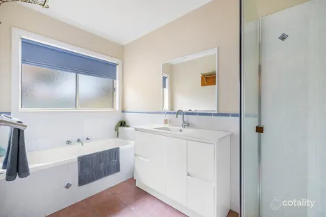 Property photo of 52 Huntingtower Crescent Langwarrin VIC 3910