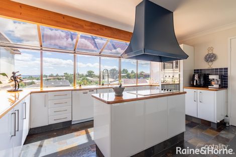 Property photo of 5 Winslow Place West Bathurst NSW 2795