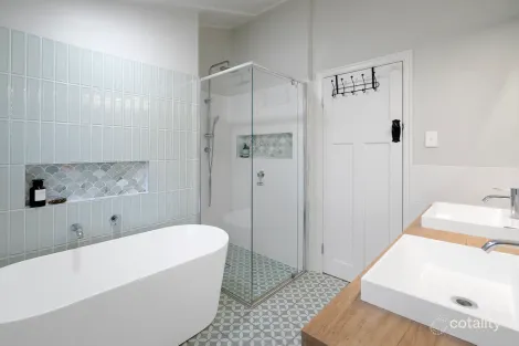 Property photo of 4 Marvin Street Eastern Heights QLD 4305