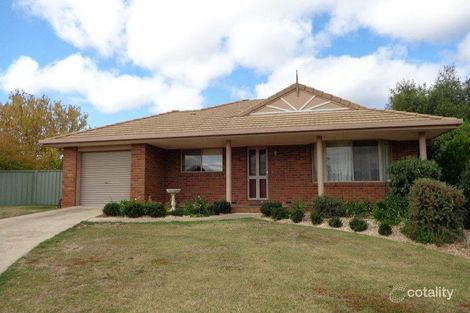 Property photo of 14 Lona Close Spring Gully VIC 3550