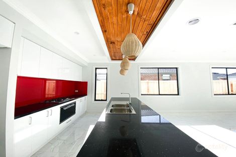 Property photo of 4 Esslemont Road Thornhill Park VIC 3335
