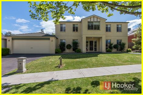 Property photo of 10 Barnsley Drive Endeavour Hills VIC 3802