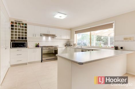 Property photo of 10 Barnsley Drive Endeavour Hills VIC 3802