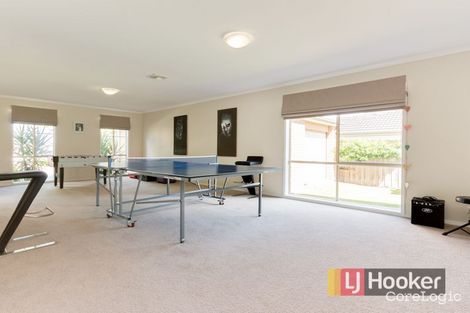 Property photo of 10 Barnsley Drive Endeavour Hills VIC 3802