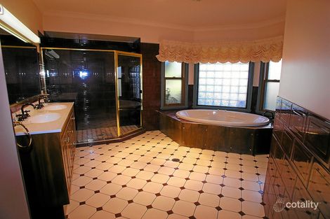 Property photo of 10 Illamatta Way Orange NSW 2800