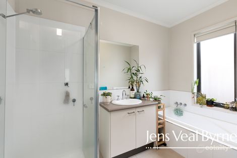 Property photo of 17 Echo Place Alfredton VIC 3350