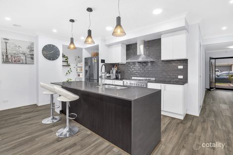 Property photo of 11 Haniper Grove Werribee VIC 3030