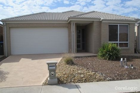 Property photo of 40 Eltham Parade Manor Lakes VIC 3024