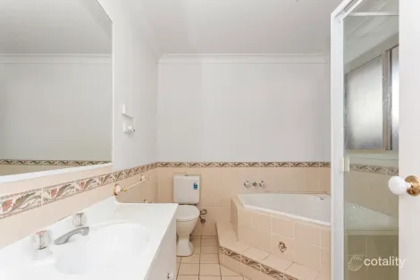 Property photo of 32 Eucalyptus Circuit Warabrook NSW 2304