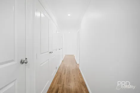 Property photo of 7 Sturrock Drive Boorooma NSW 2650