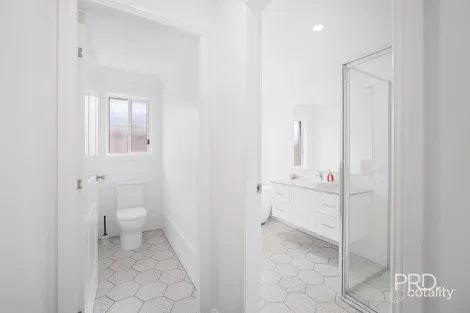 Property photo of 7 Sturrock Drive Boorooma NSW 2650