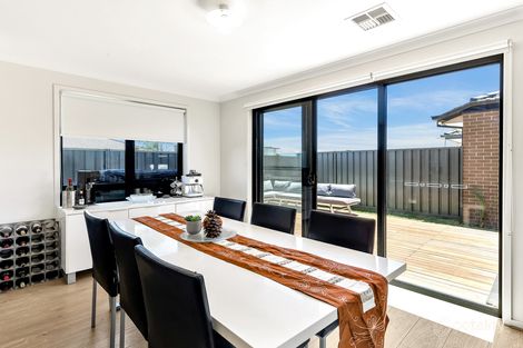 Property photo of 10 Avonbury Drive Werribee VIC 3030